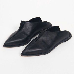BLACK LEATHER FLAT FALCON SLIDES - WAL & PAI